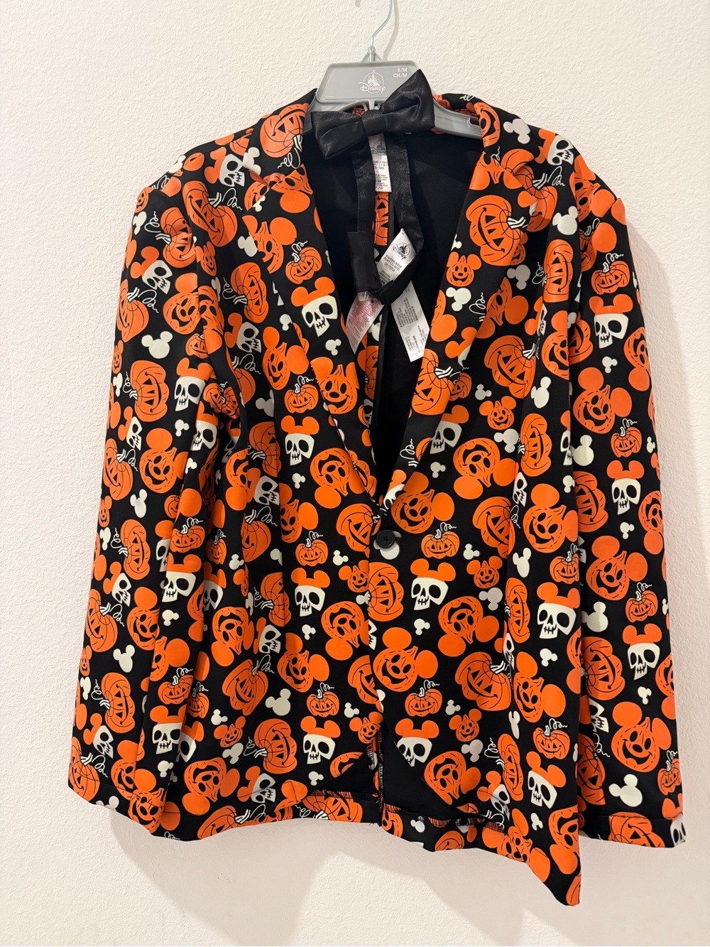 Disney Men’s Halloween Blazer Jacket. Glows in the dark. Bow tie lights up.